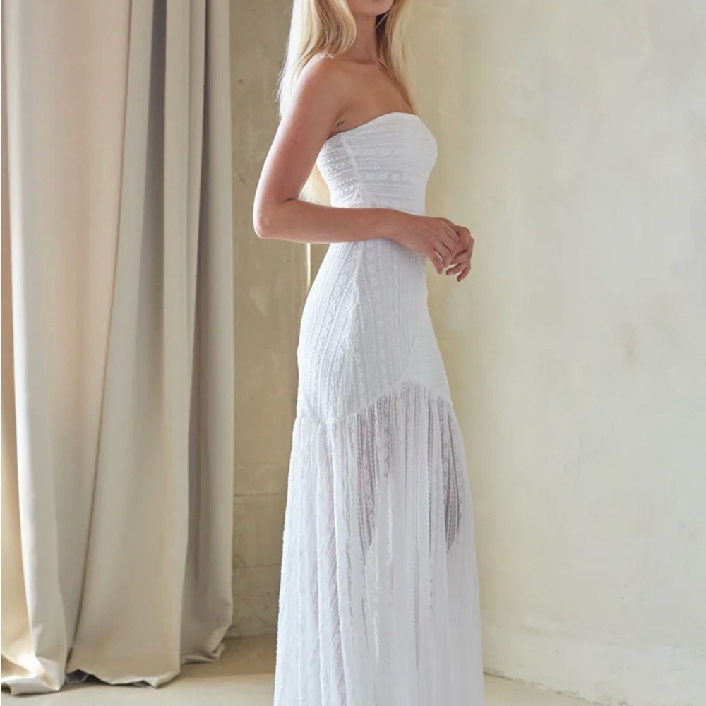 Ariana Strapless Lace Maxi Dress